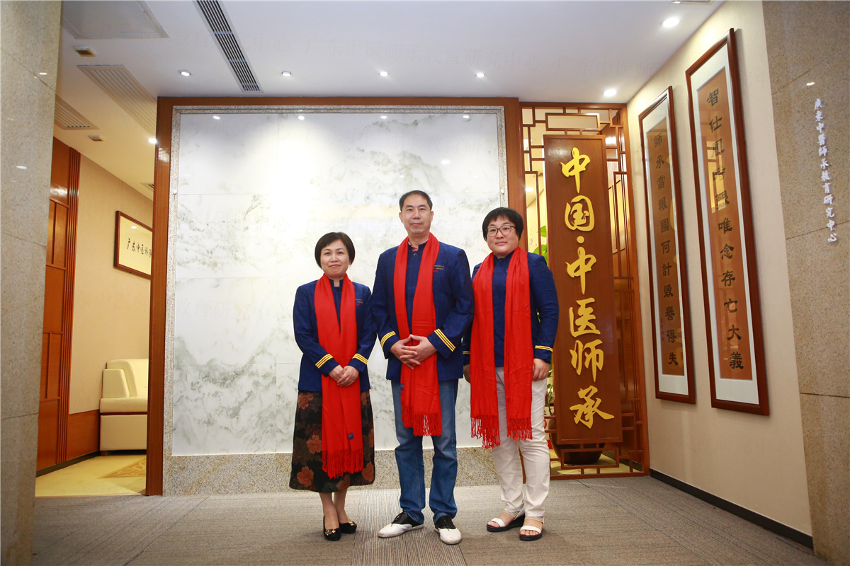 罗玳红主任、庄子齐主任、张杏艳主任合影